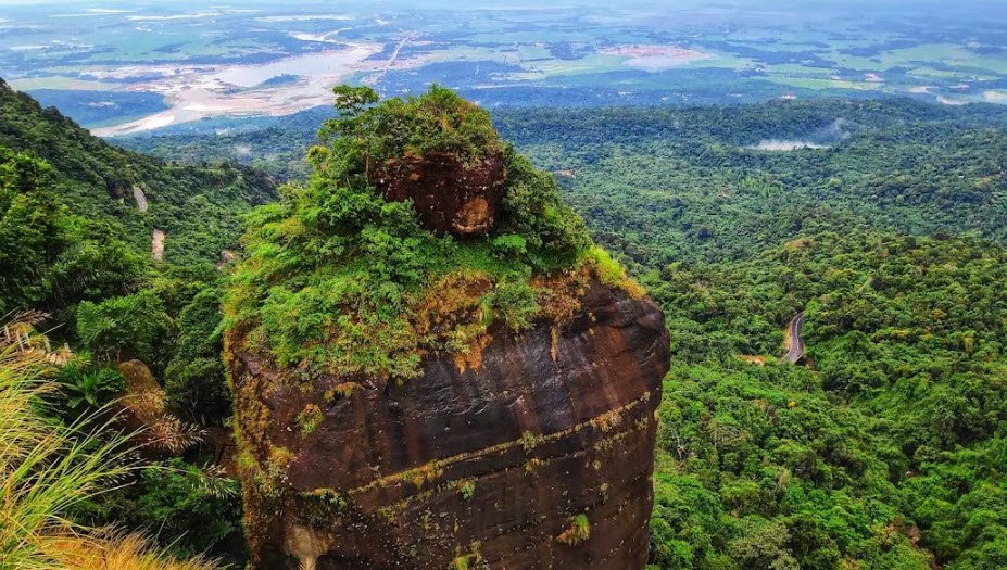 Khoh Ramhah or Motrop (Giant conical rock)